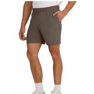 Outdoor Voices Men’s Hiflex Shorts Medium Mid-Rise 7" Inseam Brown NWT 3 Zipper